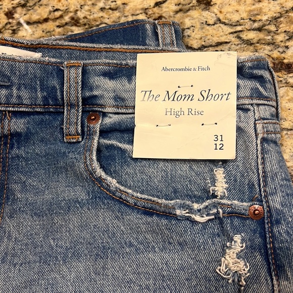 NWT Abercrombie Jean Shorts Size 12 - Picture 3 of 3